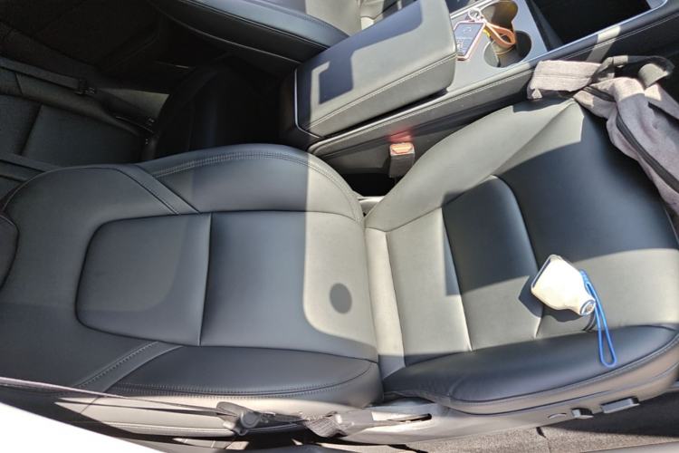 Used Tesla Model Y 2021 Long-Range All-Wheel-Drive Version Right Front Seat