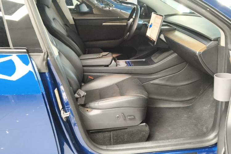 Used Tesla Model Y 2021 Long-Range All-Wheel-Drive Version 3D7 Right Front Seat