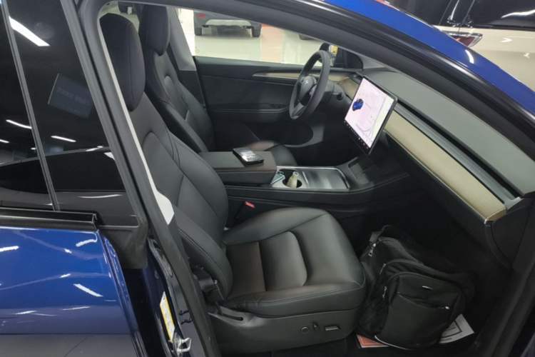 Used Tesla Model Y 2021 Long-Range All-Wheel-Drive Version 3D7 Right Front Seat