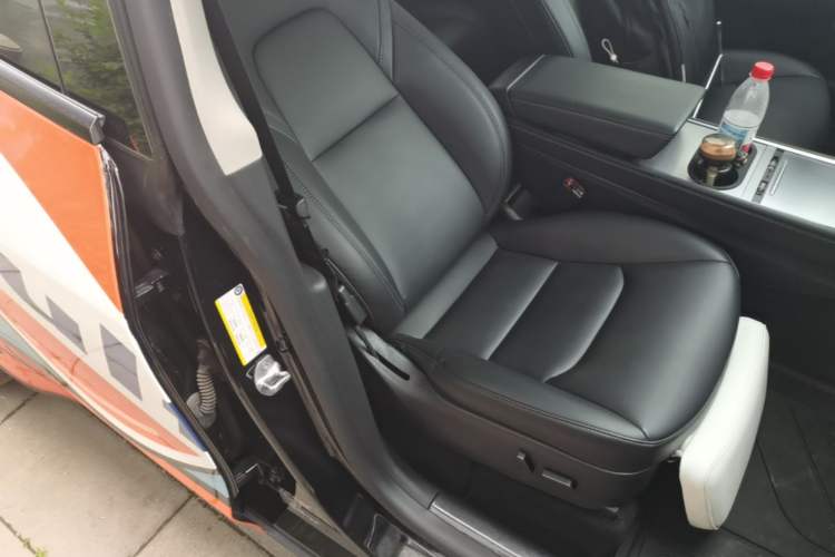 Used Tesla Model Y 2021 Standard Range Rear-Wheel Drive Version Right Front Seat