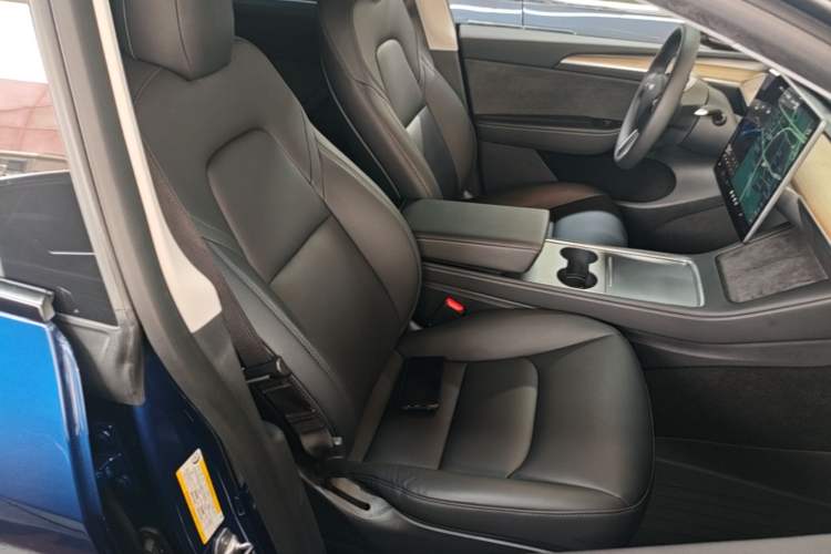 Used Tesla Model Y 2021 Long-Range All-Wheel-Drive Version 3D7 Right Front Seat