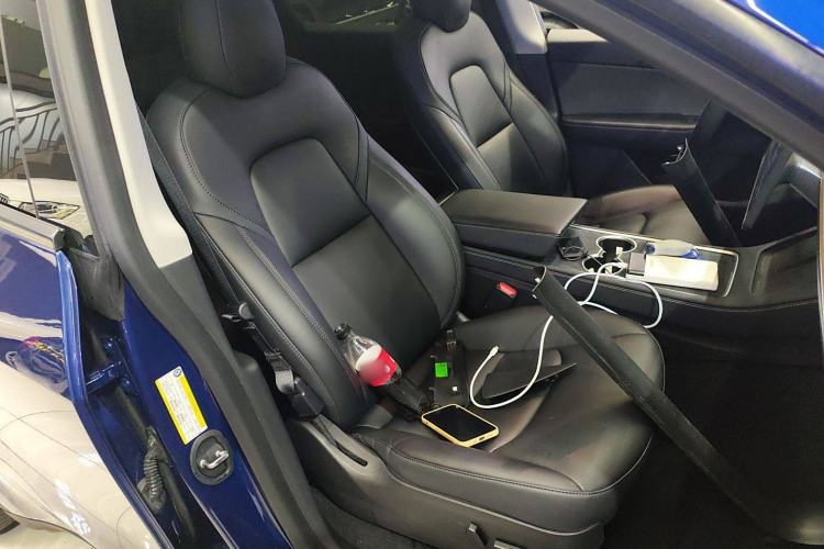 Used Tesla Model Y 2021 Standard Range Rear-Wheel Drive Version Right Front Seat