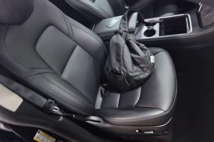 Used Tesla Model Y 2021 Standard Range Rear-Wheel Drive Version Right Front Seat