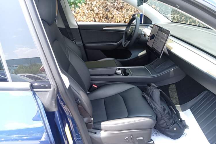 Used Tesla Model Y 2021 Long-Range All-Wheel-Drive Version 3D7 Right Front Seat