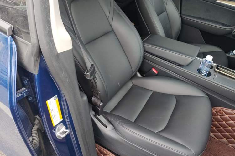 Used Tesla Model Y 2021 Long-Range All-Wheel-Drive Version 3D7 Right Front Seat