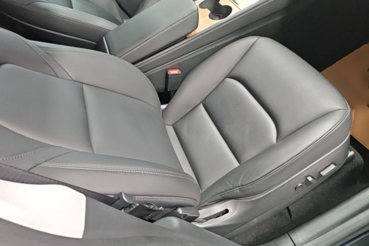 Used Tesla Model Y 2021 Long-Range All-Wheel-Drive Version Right Front Seat