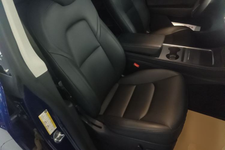 Used Tesla Model Y 2021 Standard Range Rear-Wheel Drive Version Right Front Seat