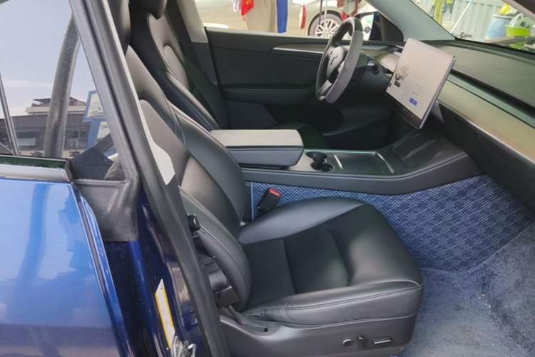 Used Tesla Model Y 2021 Long-Range All-Wheel-Drive Version Right Front Seat