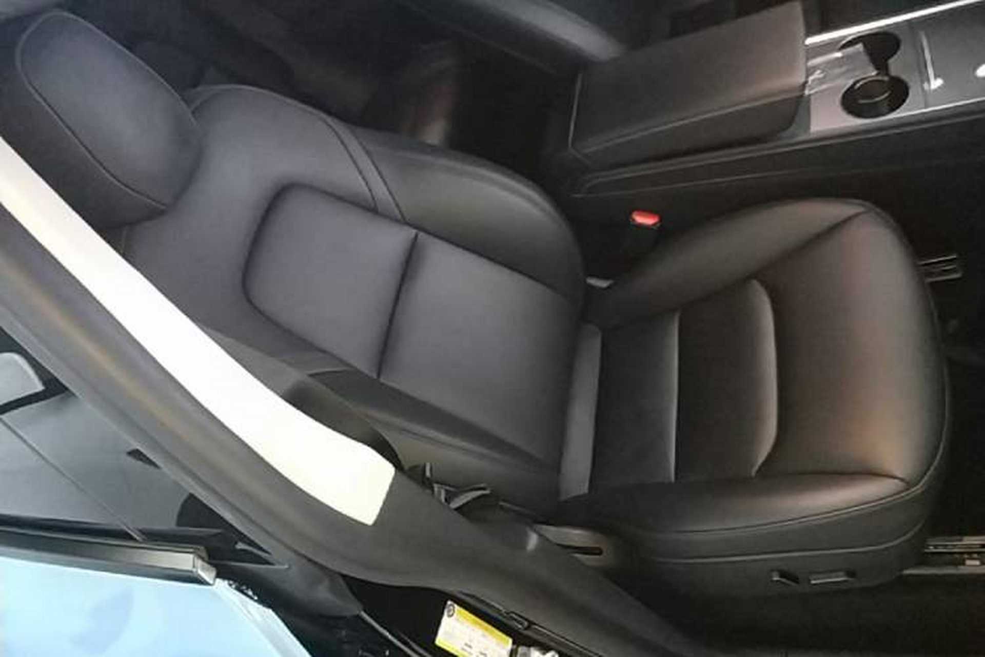 Used Tesla Model Y 2021 Standard Range Rear-Wheel Drive Version Right Front Seat