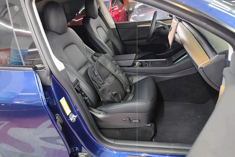 Used Tesla Model Y 2021 Long-Range All-Wheel-Drive Version Right Front Seat