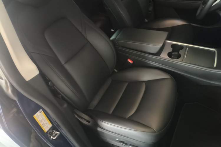 Used Tesla Model Y 2021 Long-Range All-Wheel-Drive Version Right Front Seat