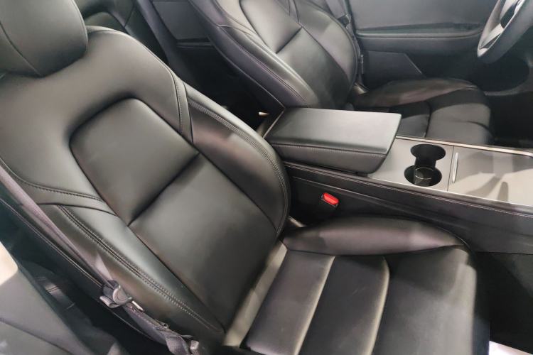 Used Tesla Model Y 2021 Long-Range All-Wheel-Drive Version 3D7 Right Front Seat