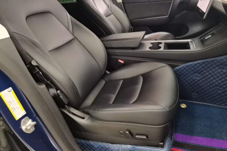 Used Tesla Model Y 2021 Long-Range All-Wheel-Drive Version Right Front Seat