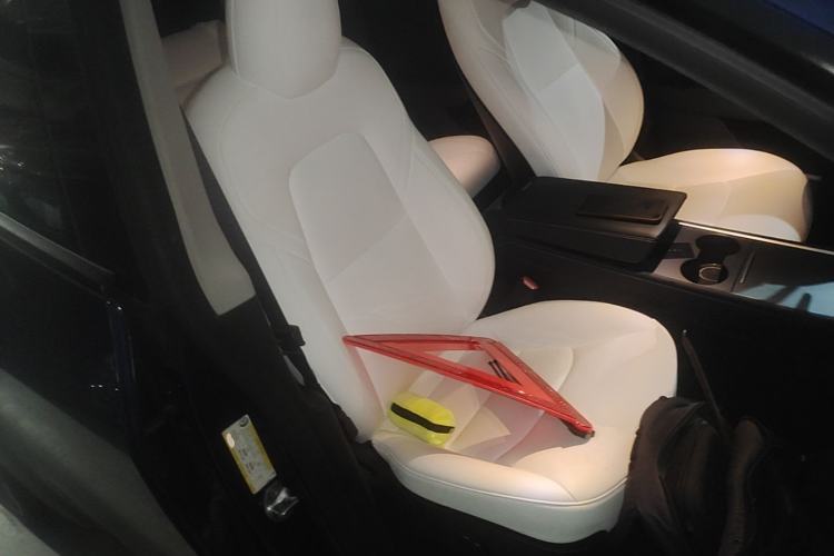 Used Tesla Model Y 2021 Long-Range All-Wheel-Drive Version Right Front Seat