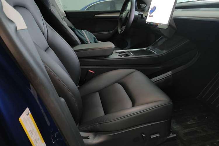 Used Tesla Model Y 2021 Long-Range All-Wheel-Drive Version 3D7 Right Front Seat