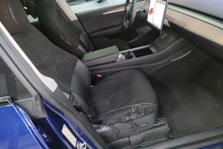 Used Tesla Model Y 2021 Long-Range All-Wheel-Drive Version Right Front Seat