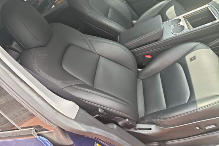 Used Tesla Model Y 2021 Standard Range Rear-Wheel Drive Version Right Front Seat