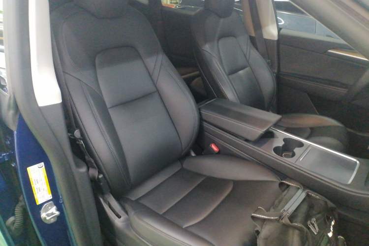 Used Tesla Model Y 2021 Long-Range All-Wheel-Drive Version 3D7 Right Front Seat