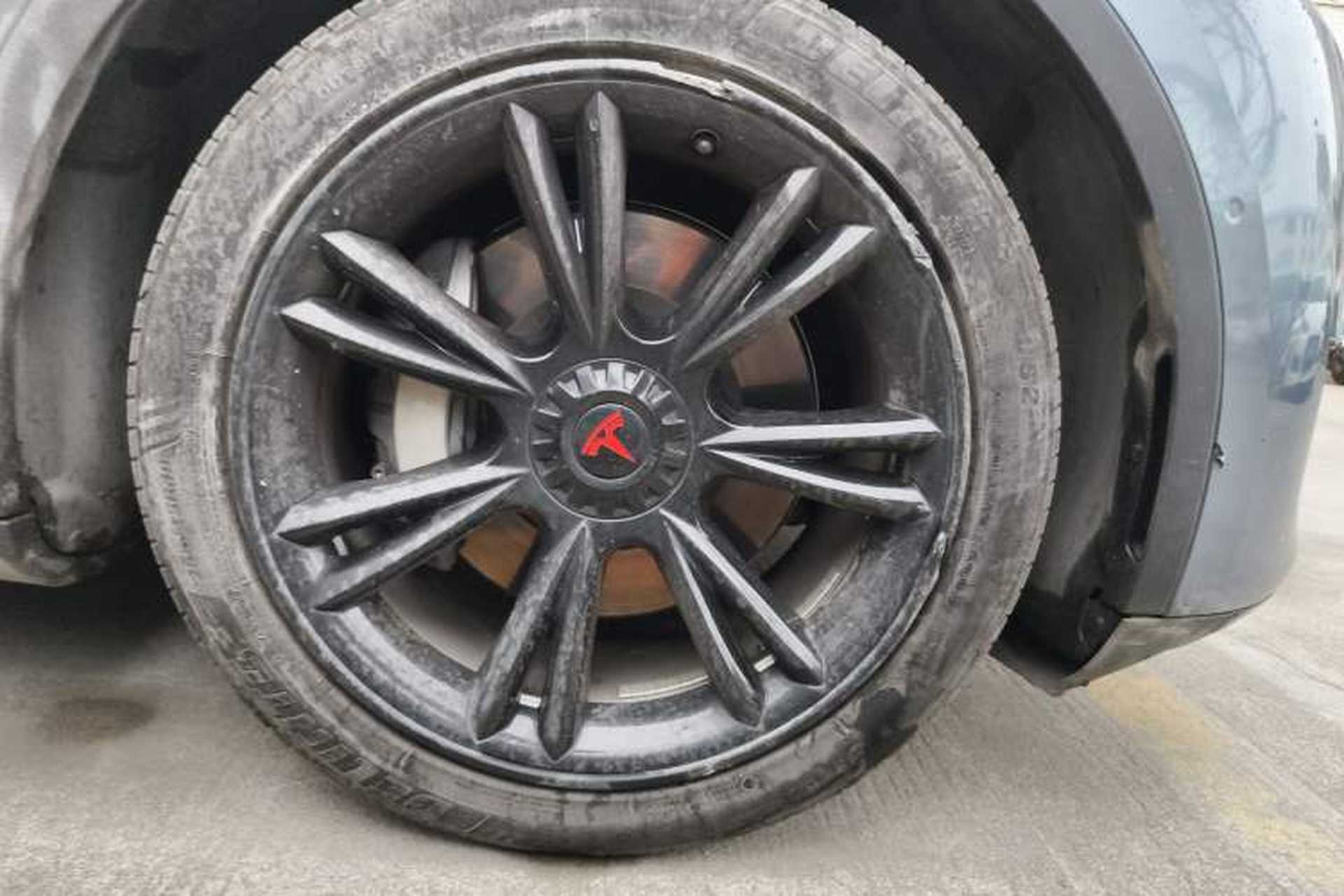 Used Tesla Model Y 2021 Long-Range All-Wheel-Drive Version Right Front Wheel Hub