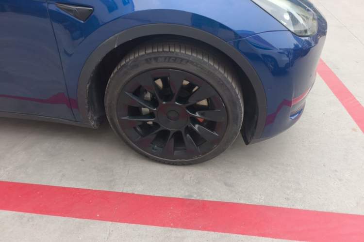 Used Tesla Model Y 2021 Long-Range All-Wheel-Drive Version Right Front Wheel Hub