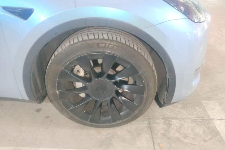 Used Tesla Model Y 2021 Long-Range All-Wheel-Drive Version Right Front Wheel Hub