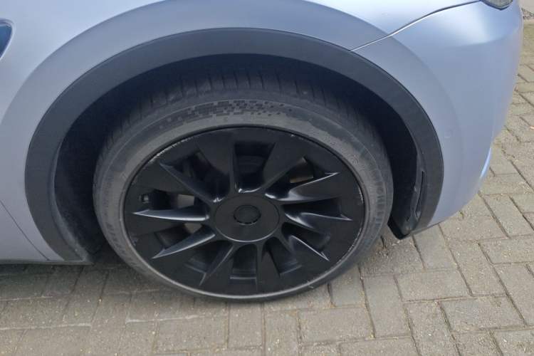 Used Tesla Model Y 2021 Standard Range Rear-Wheel Drive Version Right Front Wheel Hub