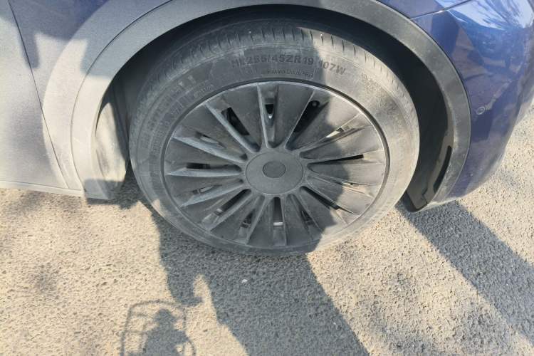 Used Tesla Model Y 2021 Revised Version Long-Range All-Wheel Drive Edition 3D5 Right Front Wheel Hub