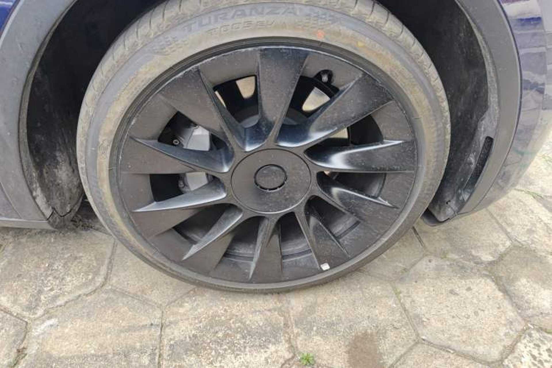 Used Tesla Model Y 2021 Long-Range All-Wheel-Drive Version Right Front Wheel Hub