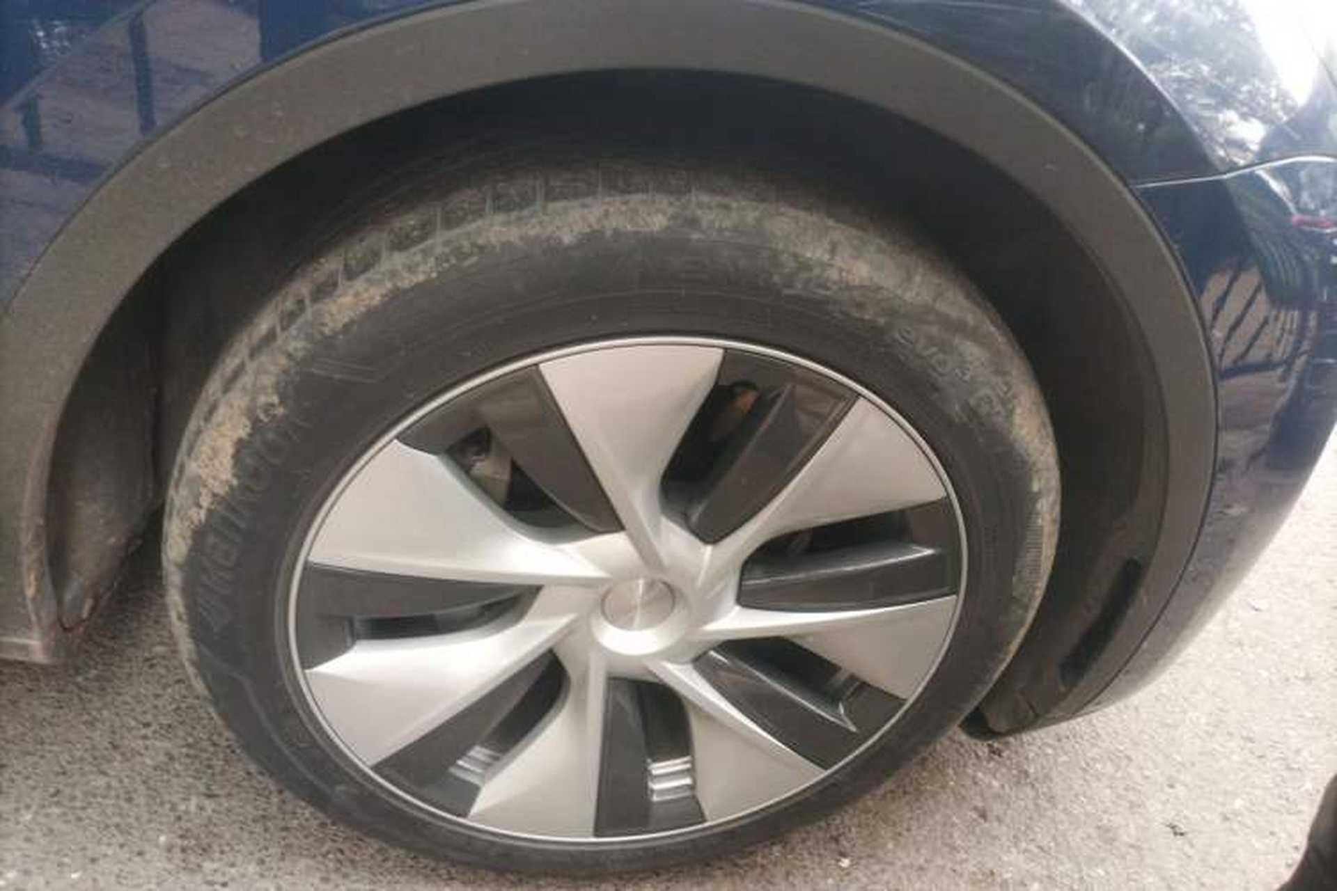 Used Tesla Model Y 2021 Long-Range All-Wheel-Drive Version Right Front Wheel Hub