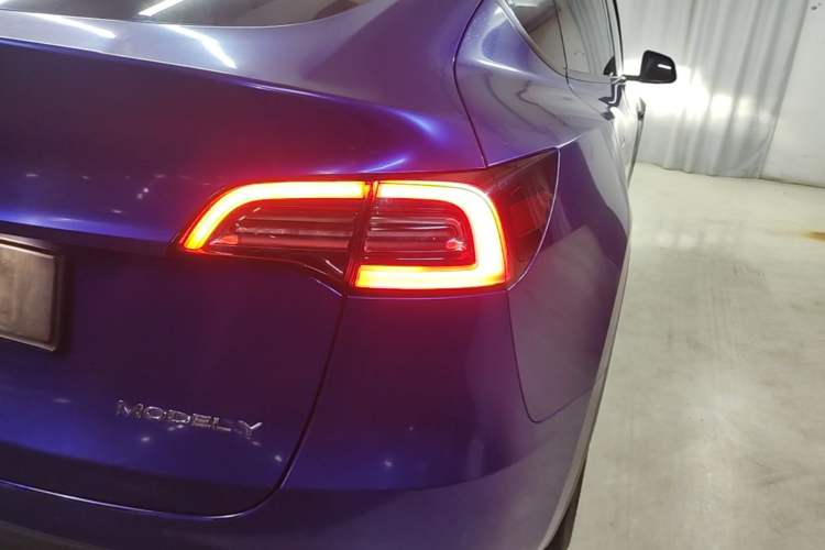 Used Tesla Model Y 2021 Long-Range All-Wheel-Drive Version 3D7 Right Rear Taillight