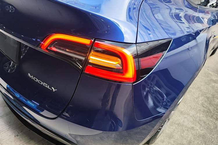 Used Tesla Model Y 2021 Long-Range All-Wheel-Drive Version 3D7 Right Rear Taillight