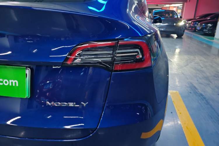 Used Tesla Model Y 2021 Long-Range All-Wheel-Drive Version Right Rear Taillight