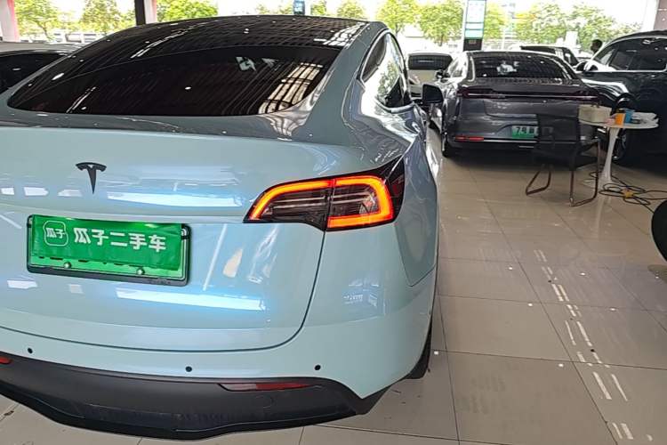 Used Tesla Model Y 2021 Standard Range Rear-Wheel Drive Version Right Rear Taillight