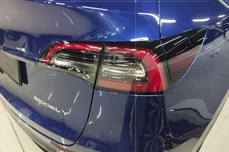 Used Tesla Model Y 2021 Standard Range Rear-Wheel Drive Version Right Rear Taillight