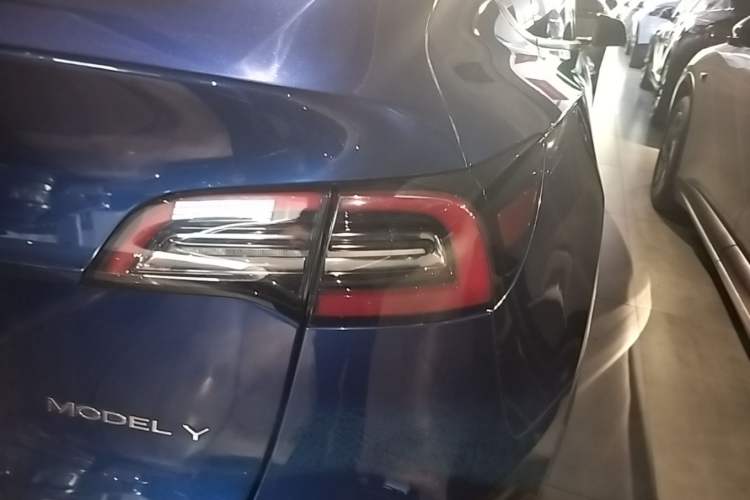 Used Tesla Model Y 2021 Long-Range All-Wheel-Drive Version Right Rear Taillight