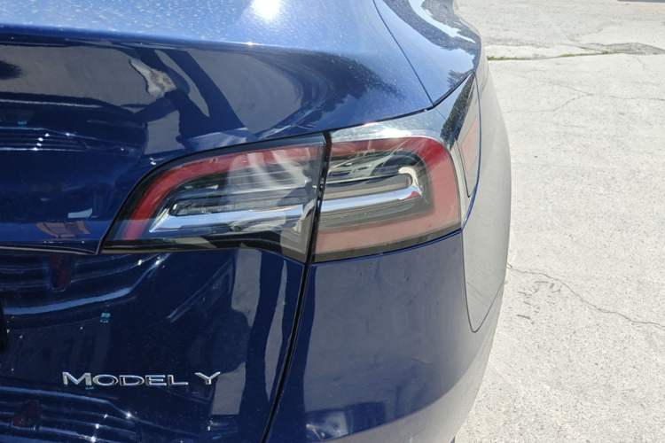 Used Tesla Model Y 2021 Long-Range All-Wheel-Drive Version Right Rear Taillight