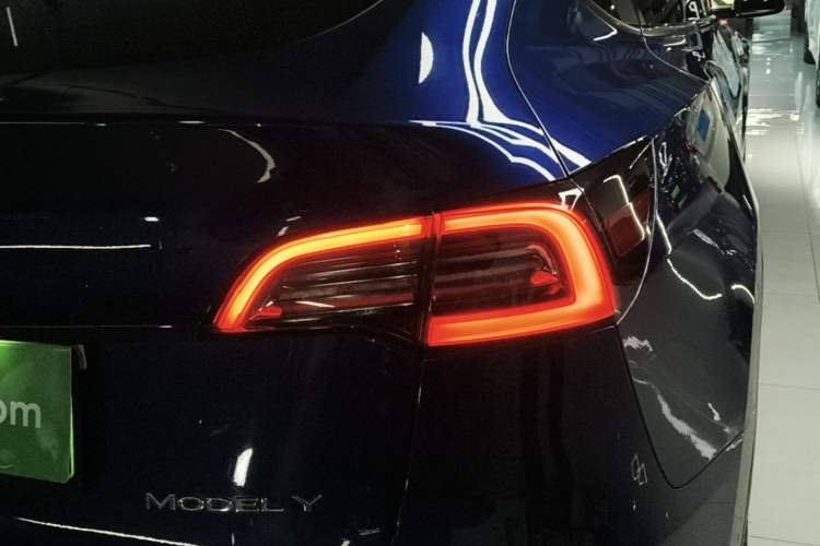 Used Tesla Model Y 2021 Long-Range All-Wheel-Drive Version 3D7 Right Rear Taillight