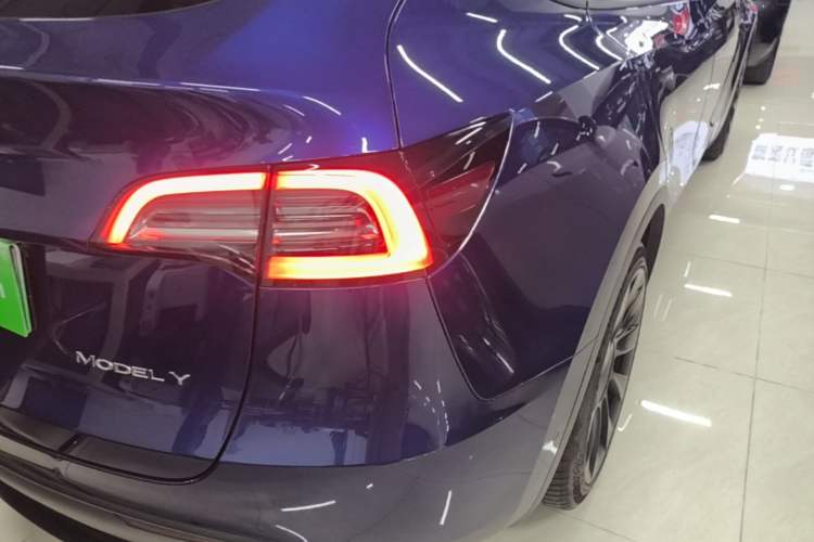 Used Tesla Model Y 2021 Long-Range All-Wheel-Drive Version 3D7 Right Rear Taillight