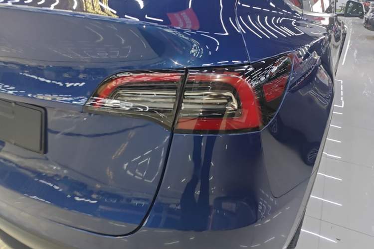 Used Tesla Model Y 2021 Standard Range Rear-Wheel Drive Version Right Rear Taillight