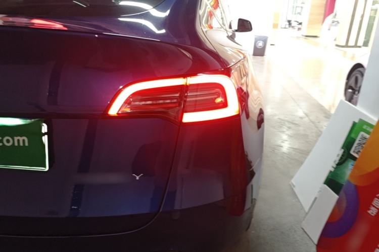 Used Tesla Model Y 2021 Long-Range All-Wheel-Drive Version 3D7 Right Rear Taillight