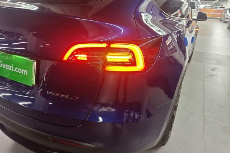 Used Tesla Model Y 2021 Long-Range All-Wheel-Drive Version 3D7 Right Rear Taillight