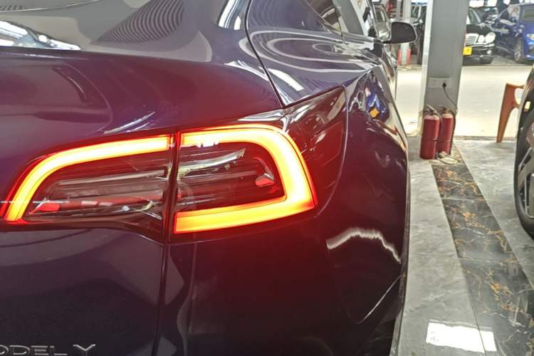 Used Tesla Model Y 2021 Long-Range All-Wheel-Drive Version Right Rear Taillight