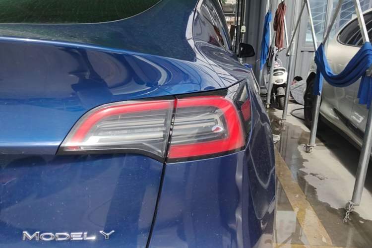 Used Tesla Model Y 2021 Long-Range All-Wheel-Drive Version Right Rear Taillight