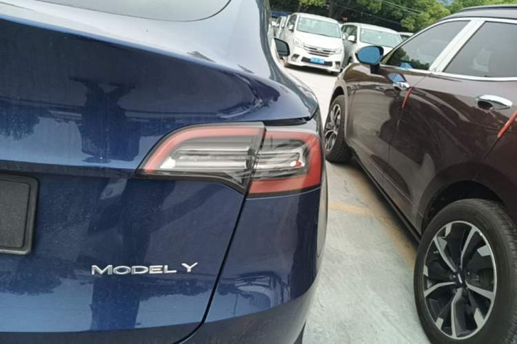 Used Tesla Model Y 2021 Long-Range All-Wheel-Drive Version Right Rear Taillight