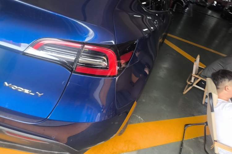 Used Tesla Model Y 2021 Long-Range All-Wheel-Drive Version Right Rear Taillight