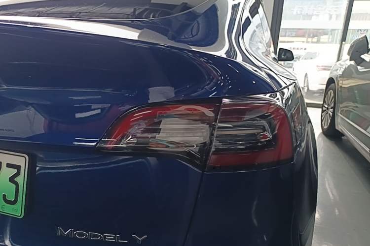 Used Tesla Model Y 2021 Long-Range All-Wheel-Drive Version Right Rear Taillight