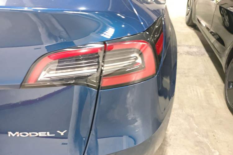 Used Tesla Model Y 2021 Long-Range All-Wheel-Drive Version 3D7 Right Rear Taillight