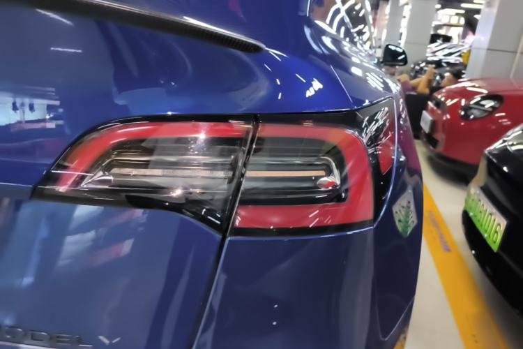 Used Tesla Model Y 2021 Performance High-Performance All-Wheel-Drive Version Right Rear Taillight