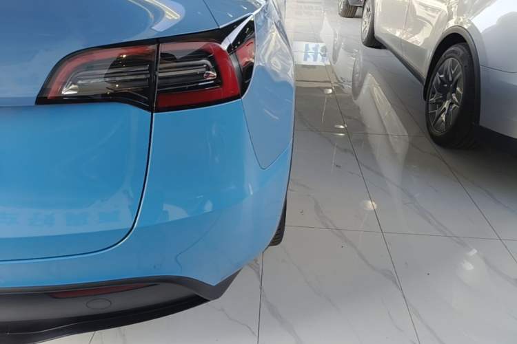 Used Tesla Model Y 2021 Long-Range All-Wheel-Drive Version Right Rear Taillight
