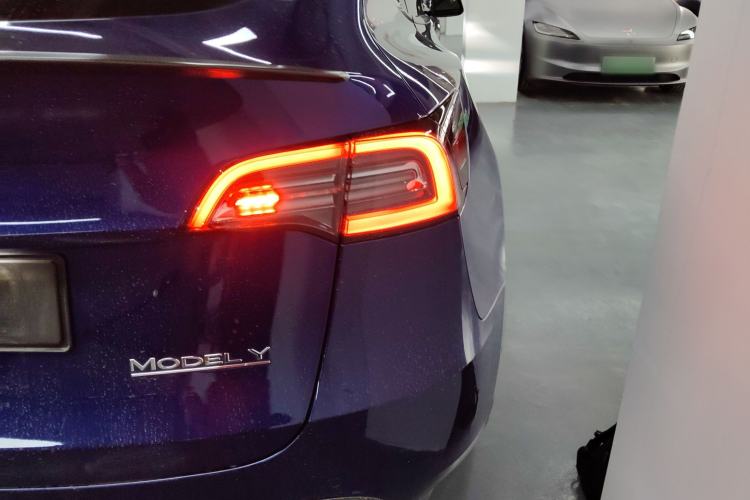 Used Tesla Model Y 2021 Performance High-Performance All-Wheel-Drive Version Right Rear Taillight